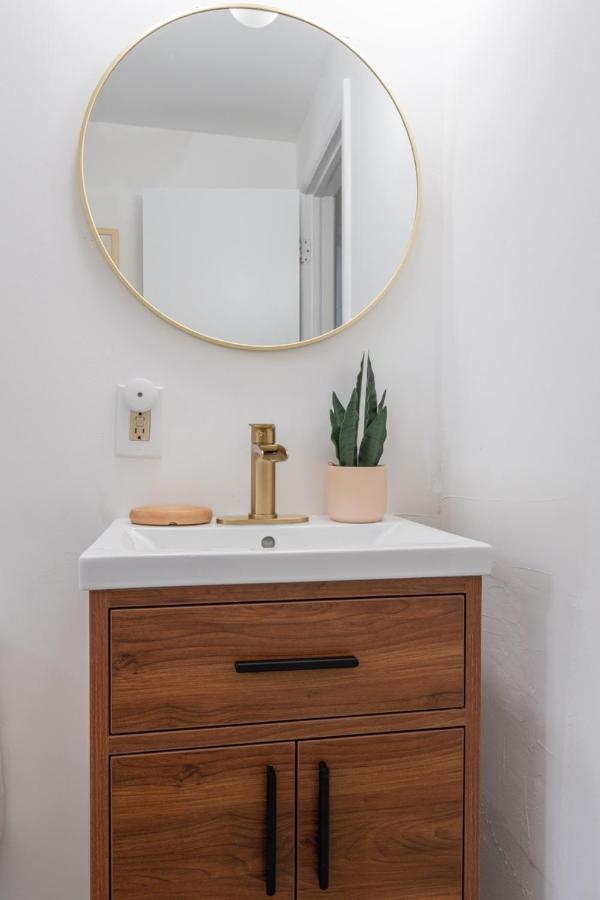 Retro Retreat Renovated 2Br, Desk, No Chore List! Kingston Exterior photo