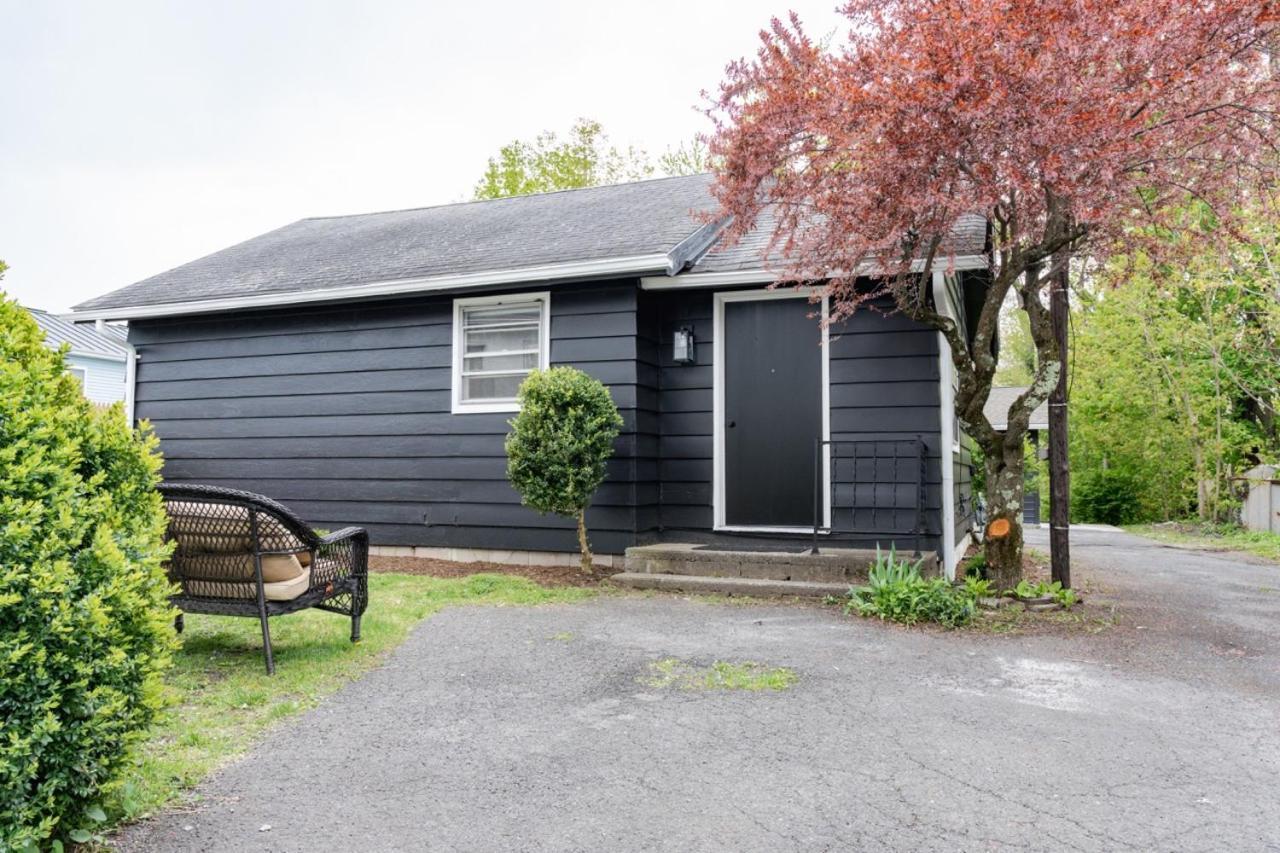 Retro Retreat Renovated 2Br, Desk, No Chore List! Kingston Exterior photo